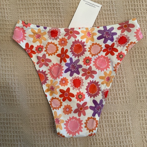 Follow suit The Marie Bottom- Flower Power - Picture 4 of 5